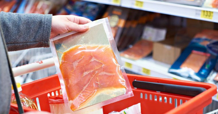Produs alimentar contaminat și retras de pe rafturi în unul din hypermarketurile din România