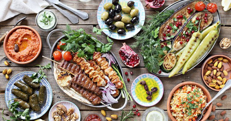 Vrei sa slabesti? Iata cate calorii ar trebui sa mananci zilnic