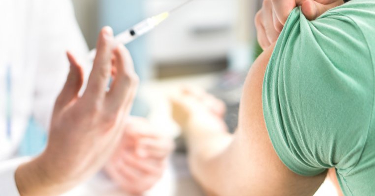 A decis să își sfideze părinții și să se vaccineze la 18 ani: “Numai Dumnezeu știe cum de sunt în viață”!