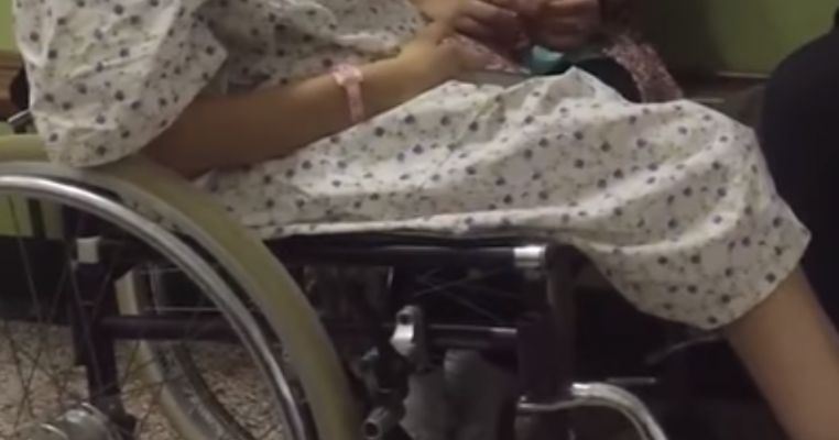 O adolescentă de 13 ani din Târgoviște, imobilizată în scaun cu rotile, a devenit mamă. Cine este tatăl