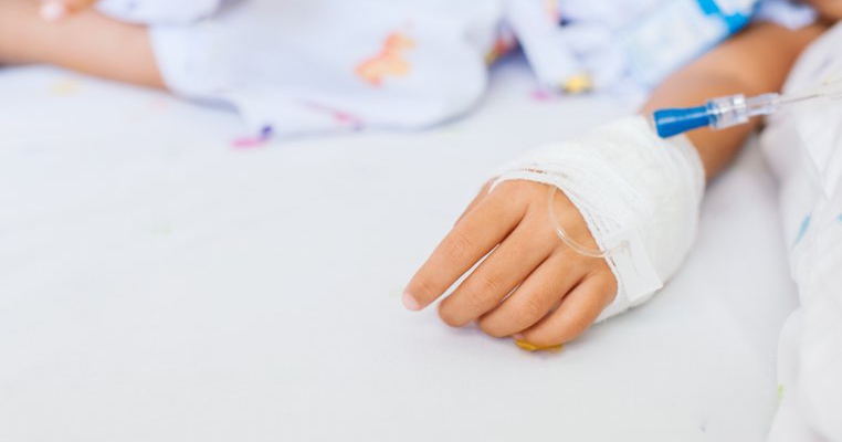 Fetița de 12 ani care a ajuns la spital cu greutatea unui copil de 1 an a decedat