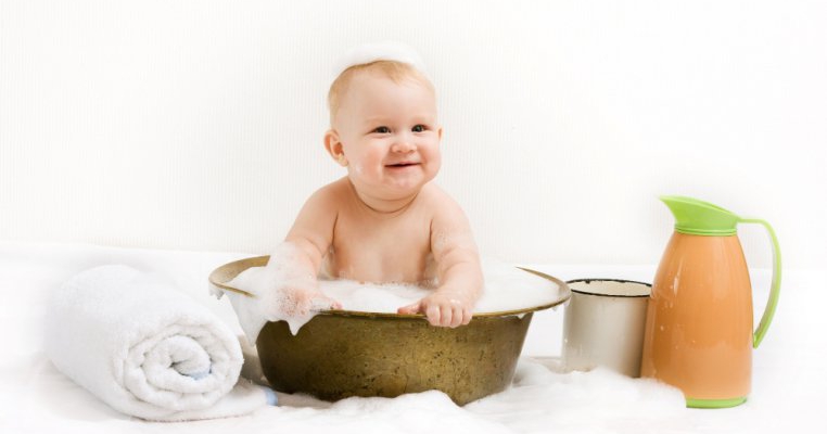 Ingrijirea bebelusului: 3 cosmetice naturale usor de preparat in casa