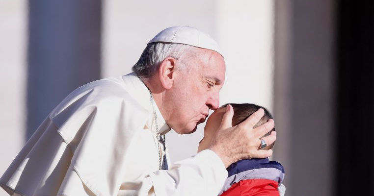 Papa Francisc susține că preoții care abuzează copiii sunt instrumentele satanei