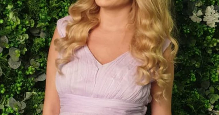 Valentina Pelinel a născut!