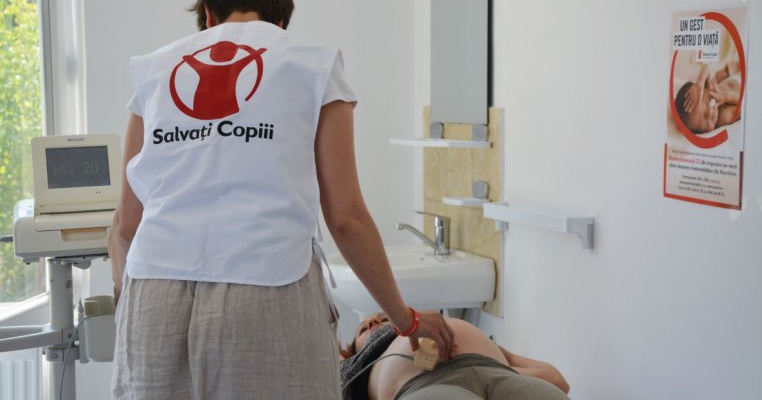 Mamele adolescente - un fenomen cu implicații sociale  Salvați Copiii atrage atenția asupra necesității unor programe pe termen lung
