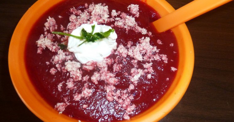 Supa crema de sfecla rosie cu piept de curcan 
