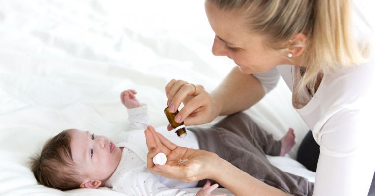 Când trebuie să renunți la homeopatie și să tratezi copilul cu medicamente: ce spune specialistul