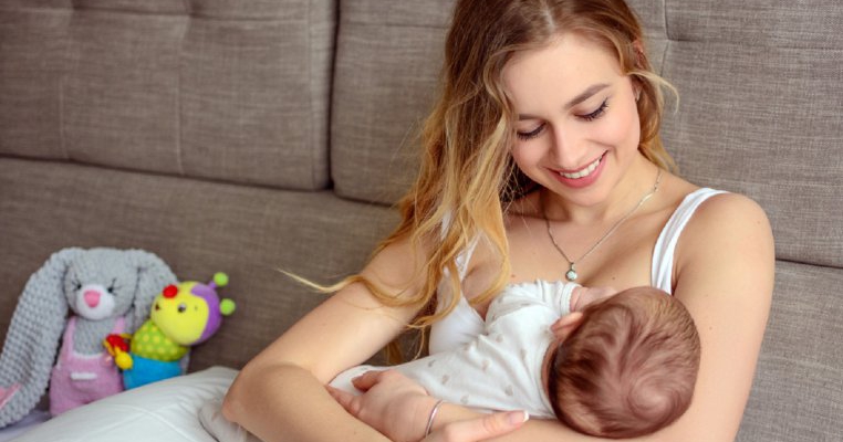 7 moduri prin care să faci alăptarea mai confortabilă