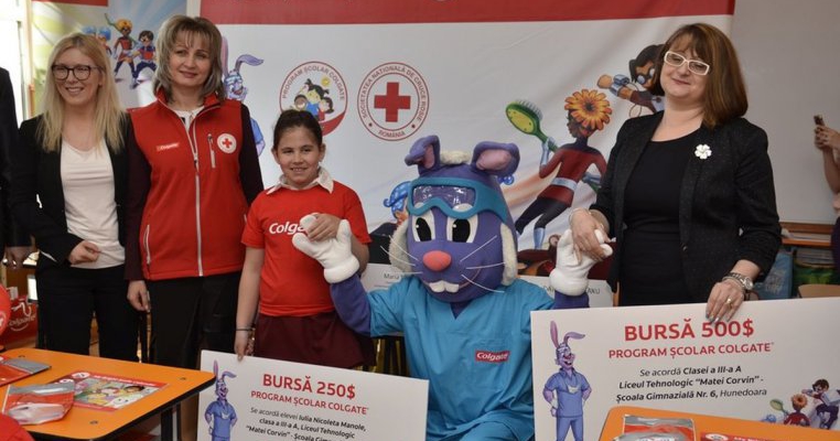  Programul Școlar Colgate:o fetiță din Hunedoara este unul dintre câștigătorii competiției internaționale de desene My Bright Smile™