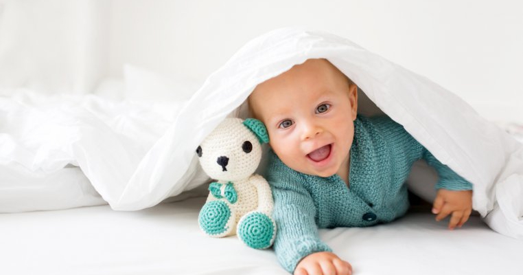 Cand vorbeste bebe. Cum vorbeste un copil in primul sau an de viata. Ce poti face tu pentru el