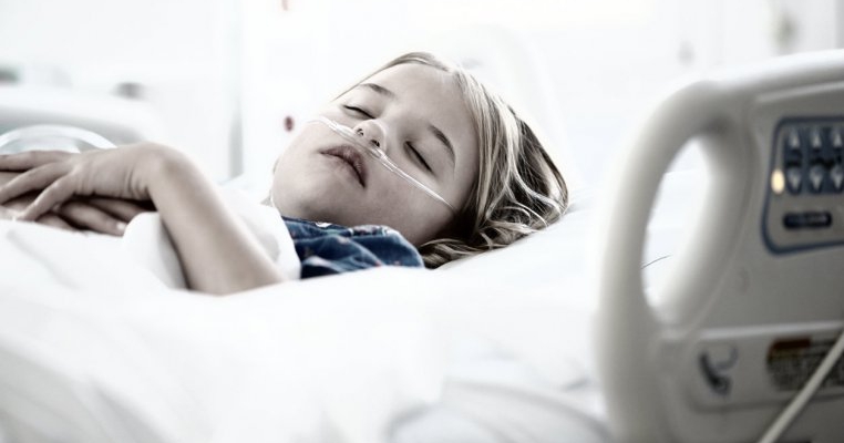 O simplă răceală a băgat această fetiță în comă. Toți părinții trebuie să știe asta 