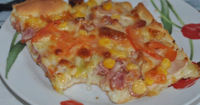 Pizza cu blat pufos