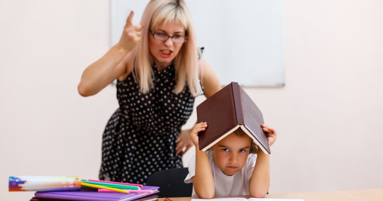 România este singurul stat cu profesori fără studii! Peste 4.500 de profesori sunt necalificați