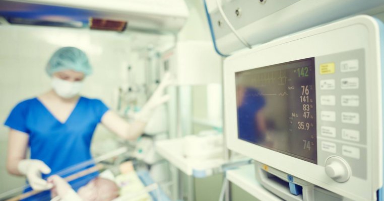 Opt bebeluși au fost infectați cu HIV, pentru a fi salvați de la moarte. Cum a fost posibil