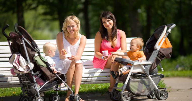 5 mame din parc. Ai curaj să recunoști tu care dintre ele ești?