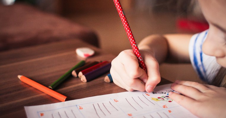 Emoții pentru elevi: mâine începe Evaluarea Națională