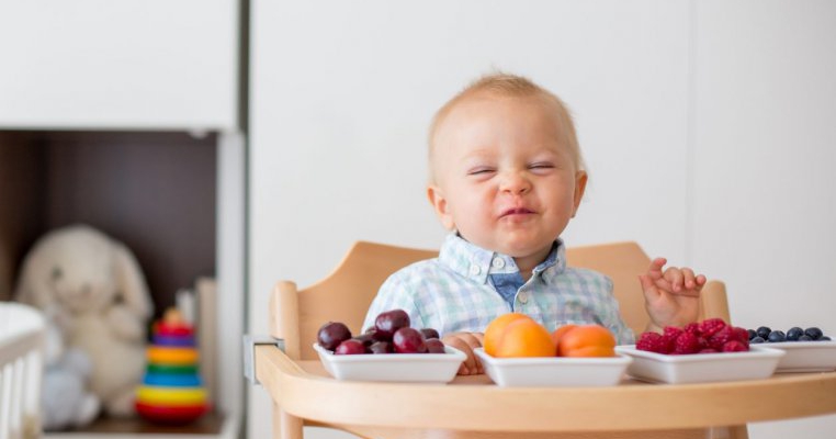 10 pași în alimentația copilului de vârstă mică