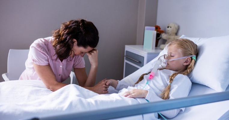 Caz unic: atacat de o bacterie rezistentă la antibiotice, un copil este salvat de miracolul medicinii moderne