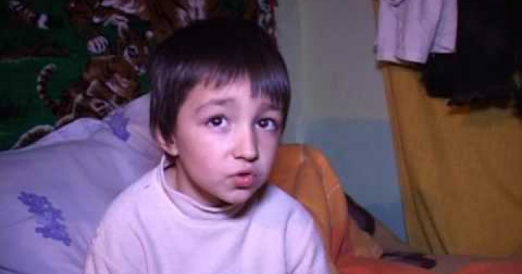 Băiețelul din Vaslui care și-a scos surorile din flăcări a mai salvat un copil