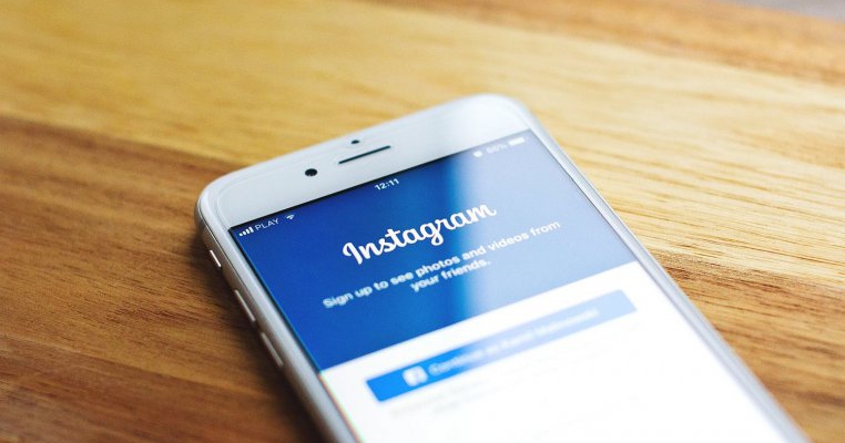 O adolescentă s-a sinucis în urma unui sondaj pe Instagram. 69% au votat cu sinuciderea