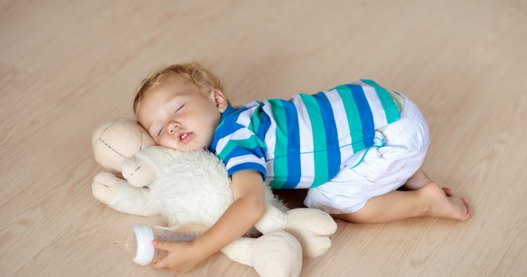 4 moduri prin care orele de somn neregulate vor afecta viața de adult a copilului tău