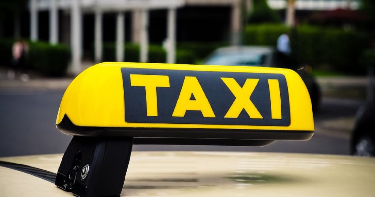 Și-au uitat nou-născutul în taxi