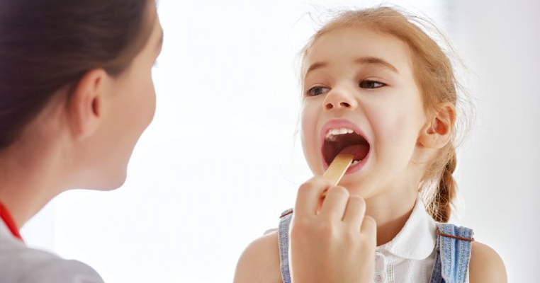 9 semne că ai un copil cu amigdale hipertrofice