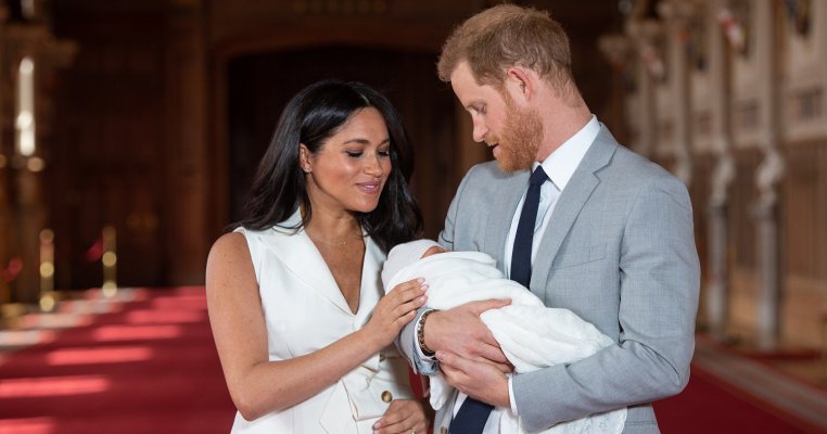 Meghan Markle și Prințul Harry caută bonă pentru Archie. Ce așteptări au