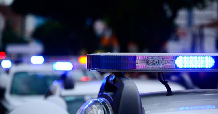 Doar în România se poate! O polițistă însărcinată, lovită în burtă în timpul unei intervenții