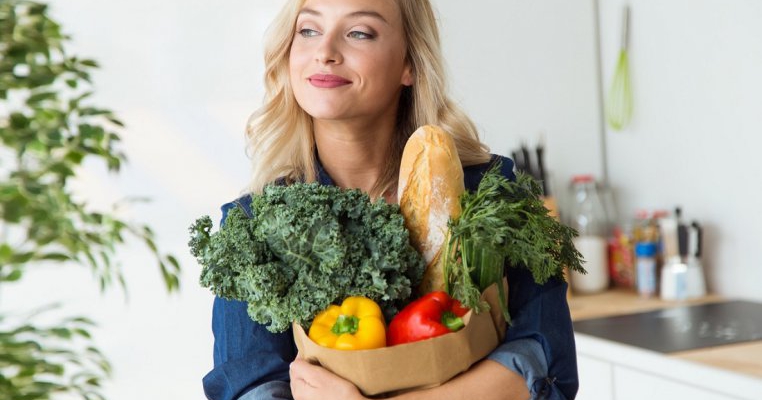 6 diete alimentare care îți mențin creierul tânăr