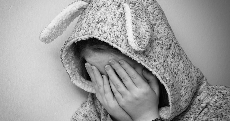 Scandal de pedofilie la Timișoara. Poza nud a unei eleve de 12 a devenit virală. Anchetă la DIICOT