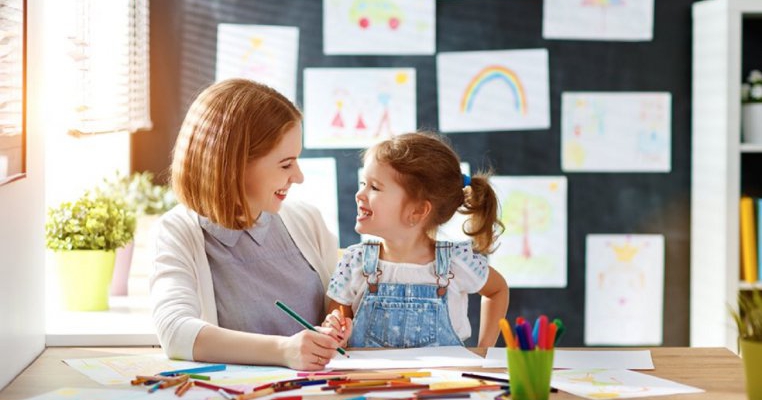 Învățăm și colorăm! Activitatea ce-ți va ține copilul ocupat vara aceasta