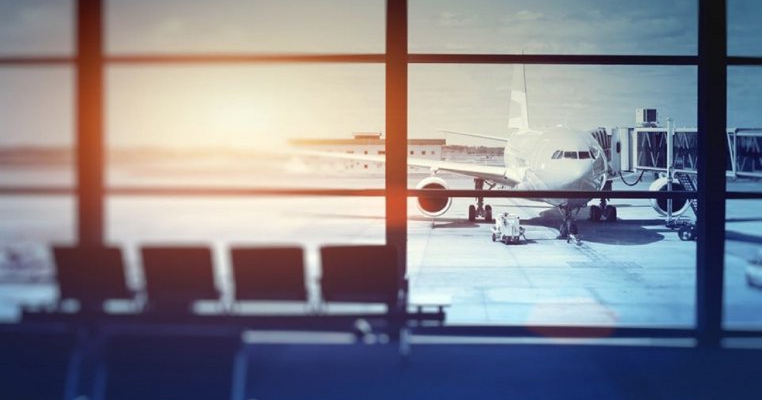 Elevi olimpici români, abandonați în mai multe aeroporturi din lume. Părinții nu știu cum să îi aducă acasă!