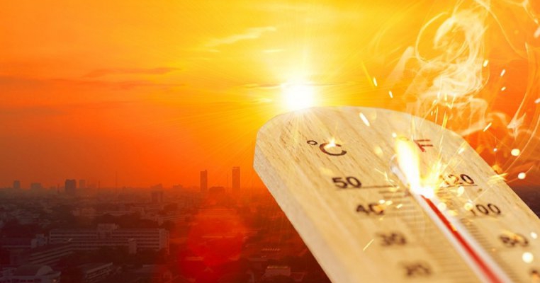 Atenție, părinți! Săptămâna aceasta vor fi 45 de grade la soare! Cum vă protejați copiii de caniculă