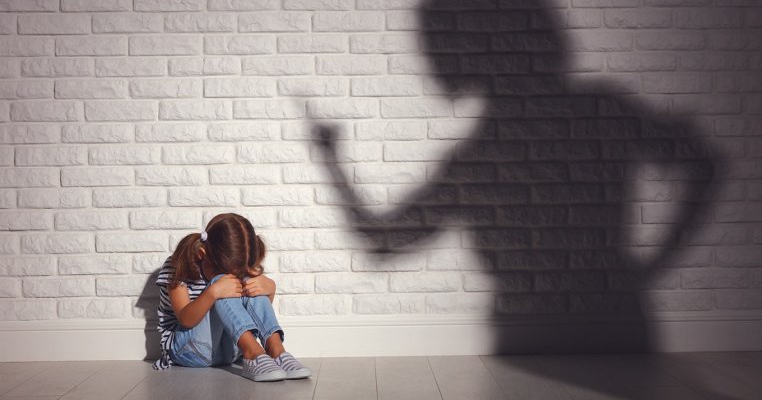 Dacă vrei să crești un copil puternic încetează să îi mai spui aceste lucruri