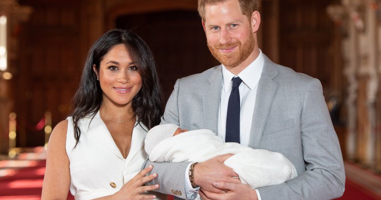 S-a aflat! Iată când va fi  botezul regal al lui Archie, fiul lui Meghan și al Prințului Harry