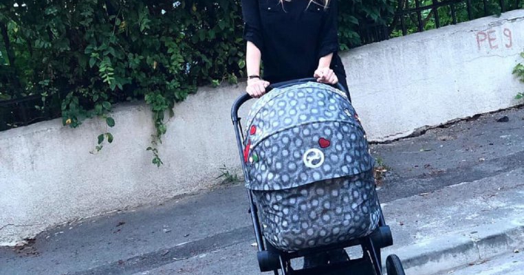 Flavia Mihășan fotografiată alăptând în public! Reacțiile nu au întârziat să apară