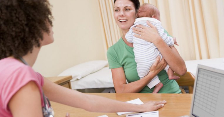 Ce spune neonatologul că trebuie să faci în prima zi acasă a bebelușului