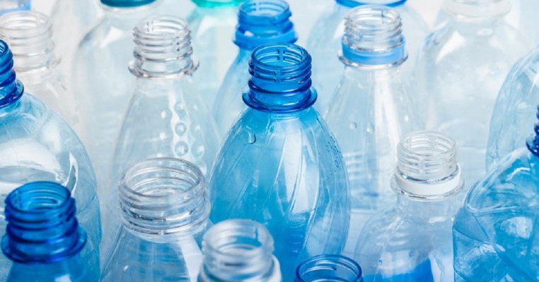 De ce să nu-i dai copilului tău apă din aceeași sticlă din plastic