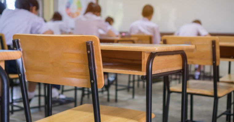 Un caz revoltător pune autoritățile pe jar: copil cu sindromul Down violat în sala de clasă