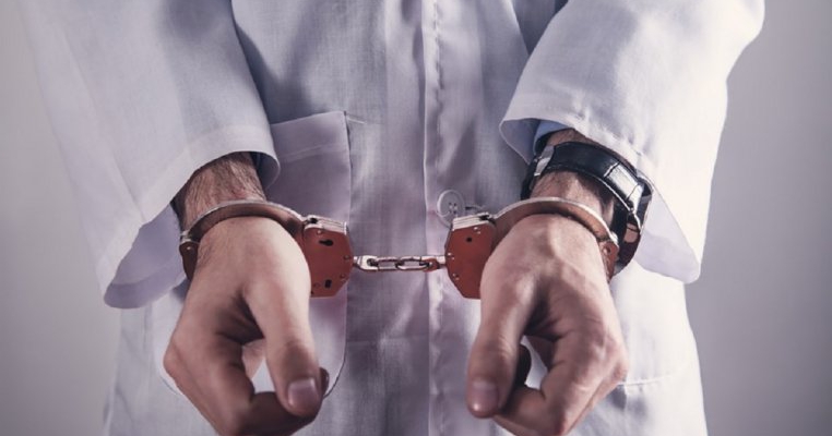 Scandal uriaș! Un pedofil chirurg a abuzat 250 de copii. Cei mai mici aveau 4 ANI și erau abuzați sub anestezie! 