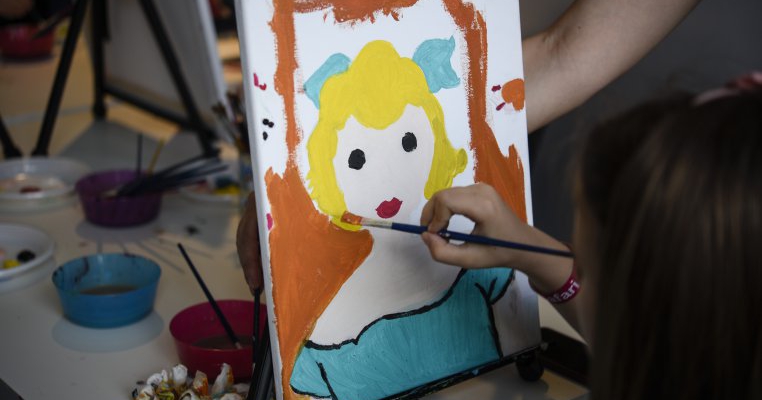 Beneficiile artei asupra celor mici. Invitație la Art Safari Kids! 