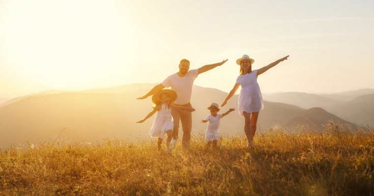 Dacă pleci des cu copilul în vacanțe, îl ajuți să aibă rezultate mai bune la școală