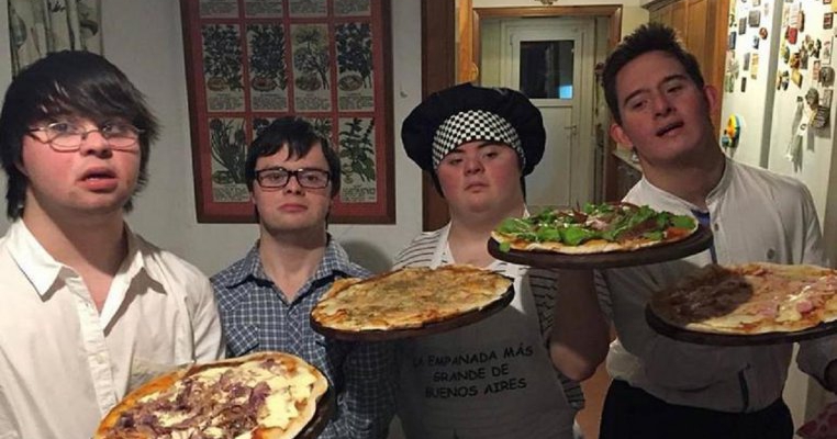 Cea mai emoționantă lecție de viață: 4 prieteni cu sindrom Down și-au deschis o pizzerie