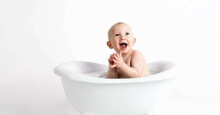 5 idei practice de amenajare a unei băi pentru copii