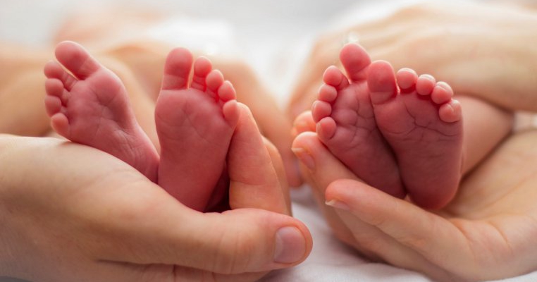 A devenit mamă la 74 de ani! Povestea incredibilă a mamei de gemene care a visat la asta toată viața