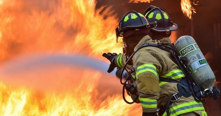Tragedie cumplită! 8 bebeluși uciși de incendiul dintr-o maternitate