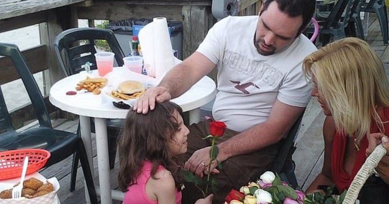 O mamă susține că i-a fost trimis pentru adopție un adult cu nanism, în loc de un copil de 6 ani