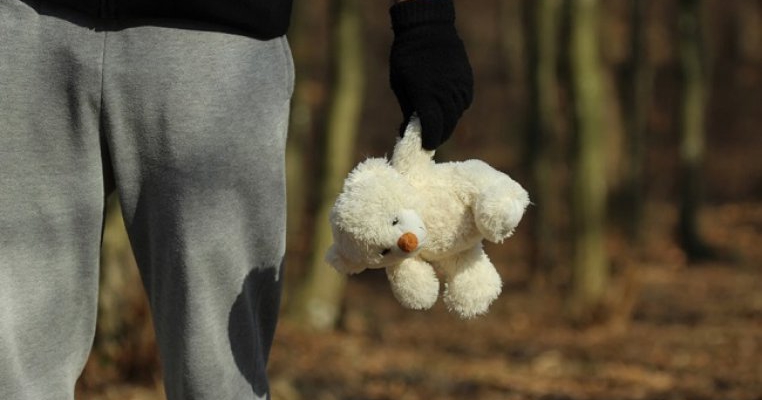 Învață-ți copilul să se protejeze de răpitori! Iată cele mai eficiente tehnici