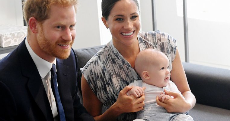Bebelușul Archie la prima ieșire în public: seamănă leit cu tatăl său, Prințul Harry